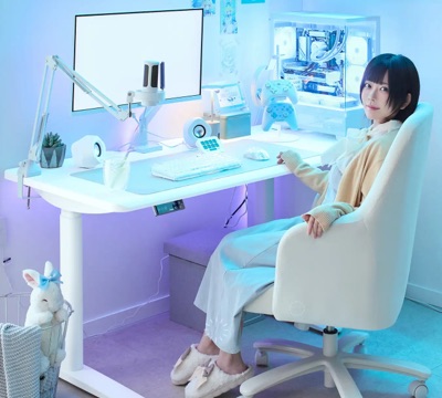 ゲーミングデスクのある部屋